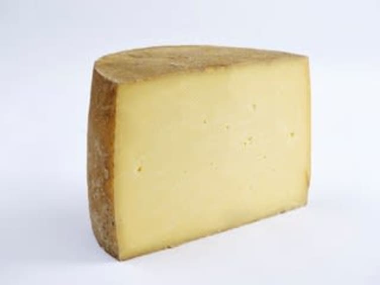 Cheddar Montgomery Neals Yard pr Kg